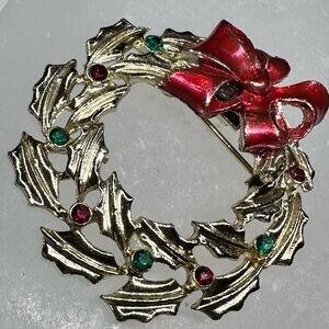 Christmas Wreath Ribbon Brooch Pin Holly Red Green Enamel Silver Tone Vintage